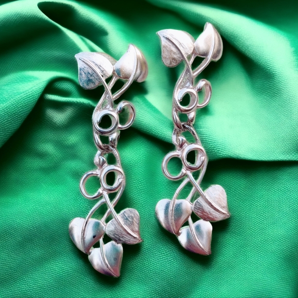 Vintage Jewelry - 🌿 Vintage long silver leaves earrings